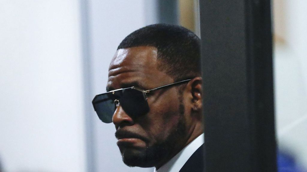 Pop artist R. Kelly wants US Supreme Court to toss Chicago conviction
