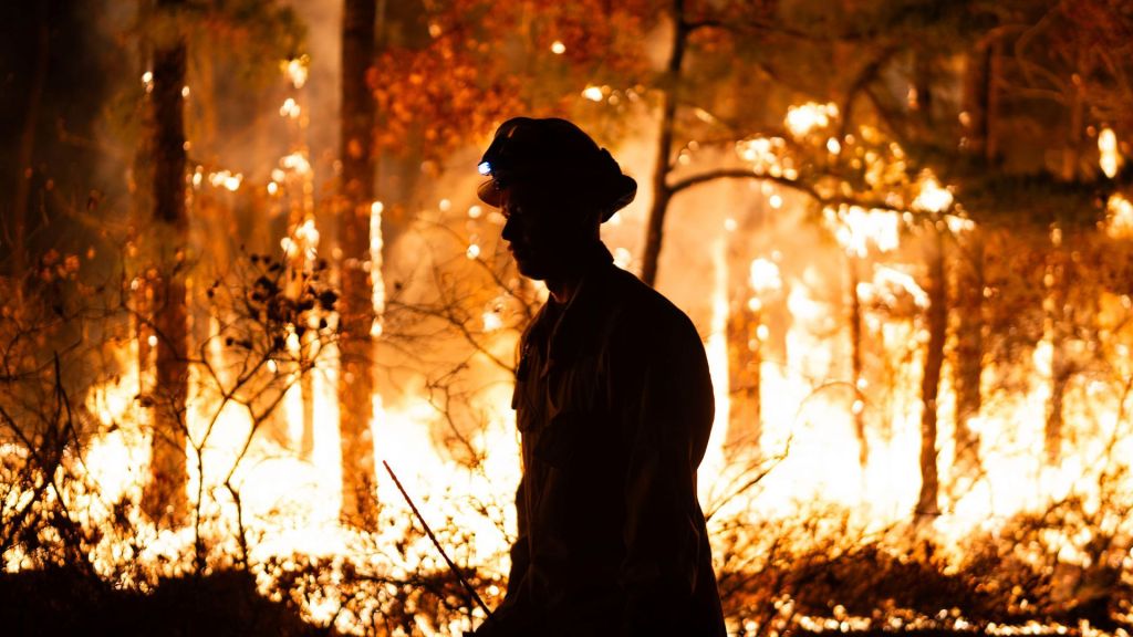 Wildfires on East and West Coasts continue to burn as one turns deadly